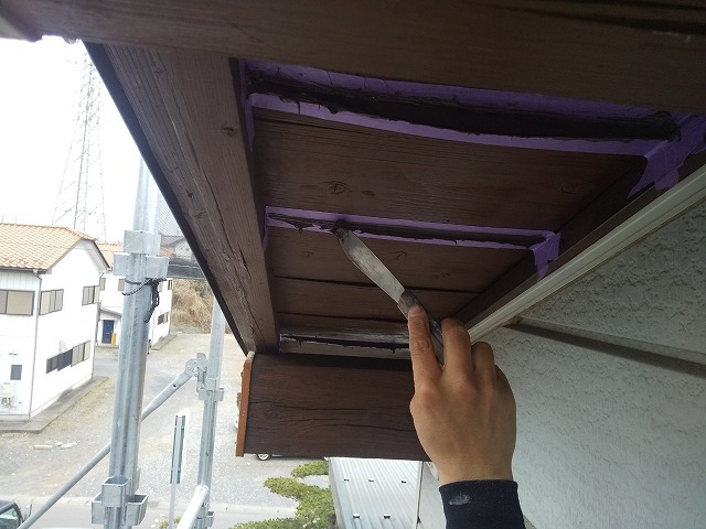 軒天の補修コーキングならし